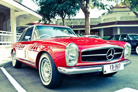 Mercedes Rojo 60's