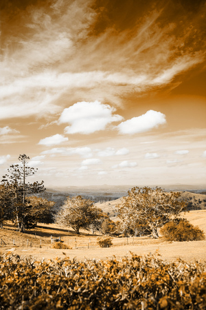 Valle con Cielo en Sepia